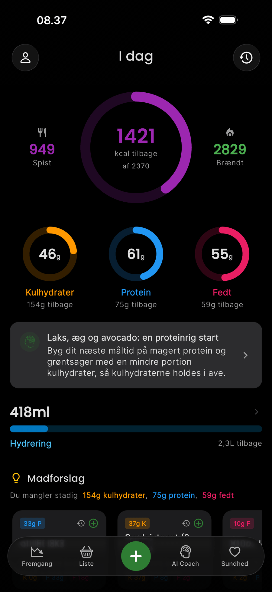Kalorietælleren AI Food Coach på iPhone: dagens kaloriering med kcal tilbage, spist og forbrændt, ringe for kulhydrater, protein og fedt og et tip fra AI Coach